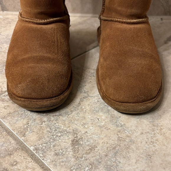 Girls’ Brown Suede Shearling Boots - Picture 2 of 9